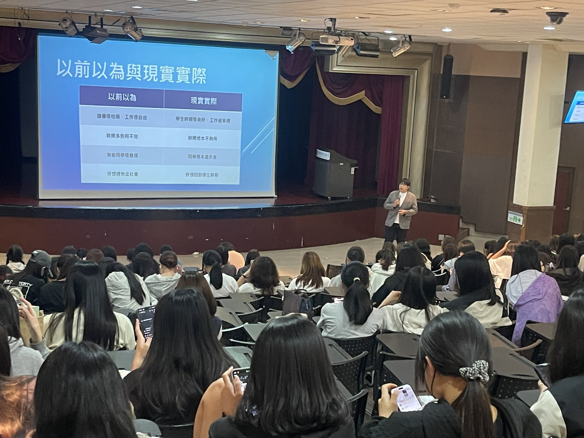 謝宗翰 學長返校分享職場經驗